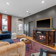 Hello Bungalow - Hot Tub, Fire Pit, 1 BLK to Main!