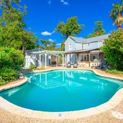 Pecan Grove Retreat - Pool & Fire pit