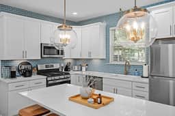 House on Cora - Sleeps 10, Hot Tub & Walk to Main! - Image 4