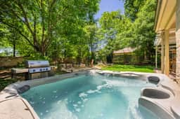 Hackberry Haus - Hot Tub - Image 2
