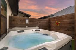 Eagle's Hangout 102 - Hot Tub, Close to 290 - Image 4