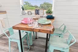 Container Retreat: Unit 11 - Image 4