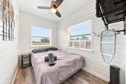 Container Retreat: Unit 11 - Image 3