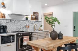 Caroline's Cottage, Hot Tub, Fireplace, Fire pit! - Image 2