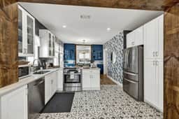 Wine Down House - Hot Tub, Fire Pit & Walk to Main - Image 3