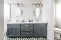 Moon Struck Manor - Sleeps 12 & Short Walk to Main - Image 5