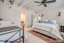 Moon Struck Manor - Sleeps 12 & Short Walk to Main - Image 4