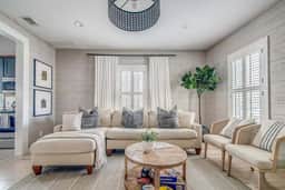 Moon Struck Manor - Sleeps 12 & Short Walk to Main - Image 2