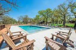 The Vineyards: Cabin 2 - Private Hot Tub & Shared Pool - Image 2