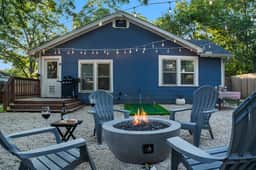 Blue Bungalow - Fire Pit, Yard Games & more! - Image 2