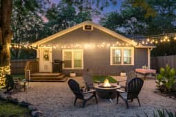 Blue Bungalow - Fire Pit, Yard Games & more! - Image 4