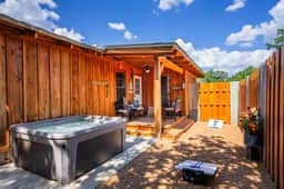 Saw Mill (Lodge #4) Hot Tub & 10 Mins to Main St - Image 5