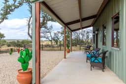 Hill Country Guest House - Rustic getaway - Image 5