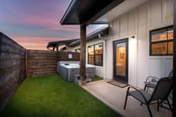 Eagle's Landing 104 - Couples getaway with Hot Tub - Image 3