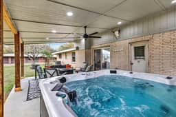 David Earl's Shack - Hot Tub, Fire Pit & Sleeps 8 - Image 2