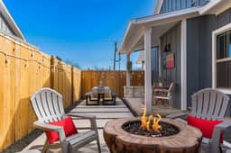 Strawberry Suite - Fire Pit, BBQ Grill & more! - Image 4