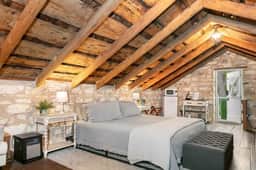 Nimitz Loft - 1855 Historic Loft on Main St! - Image 3