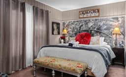That Marilyn House - 2 Blocks to Main! - Image 3