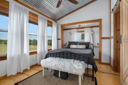 Hollmig Trio - Sleeps 18, Cowboy Pool & 3 Hot Tubs - Image 4