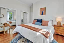 Ferien Haus - Hot Tub, Fire Pit & Walk to Main St - Image 2