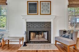 Ferien Haus - Hot Tub, Fire Pit & Walk to Main St - Image 3