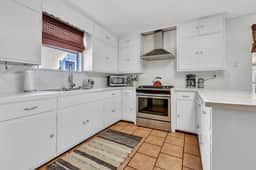 Ferien Haus - Hot Tub, Fire Pit & Walk to Main St - Image 5
