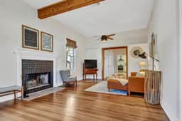 Ferien Haus - Hot Tub, Fire Pit & Walk to Main St - Image 4