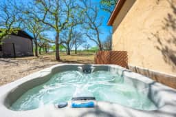 The Vineyards: Cabin 1 - Private Hot Tub & Shared Pool - Image 4