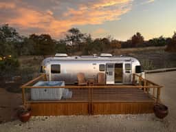 Airstream Getaway - Hot Tub & Fire Pit - Image 4