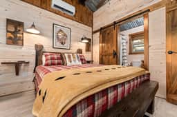 Broken Arrow - Private Escape, Hot Tub & Fire Pit - Image 2