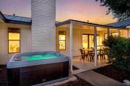Home & Vine - Hot Tub, Fire Pit & Cowboy Pool - Image 5