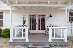 Pink Duchess - Mins to Main, Hot Tub & Fire Pit - Image 4