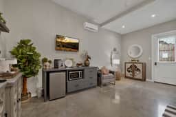 Poplar Place 3 - Hot Tub & Close to Downtown - Image 4
