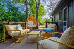 CUTE Zen bungalow downtown, hot tub & wine! - Image 5
