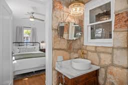The Rock Haus - Hot Tub & Fire Pit - Image 4