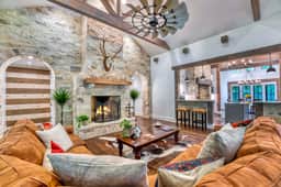 Lost Creek Lodge - 2 blocks from Main with Pool - Image 2