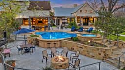 Lost Creek Lodge - 2 blocks from Main with Pool - Image 3