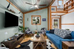 Hollmig Haus - Hot Tub, Cowboy Pool & Beauty Bar - Image 4