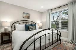 Hummingbird Haus: Sleeps 12 with Hot Tub - Image 5