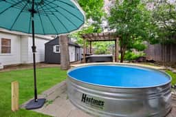 Emerald On Acorn - Cowboy Pool, Hot Tub & Firepit! - Image 4