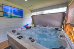 Chateau De Callis - Hot Tub & 1 Block to Main St - Image 2