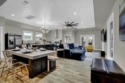 Chateau De Callis - Hot Tub & 1 Block to Main St - Image 4