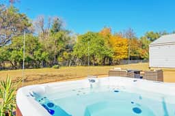 Sunnyside Creek- Hot Tub, Fire Pit, 1 Mile to Main - Image 4