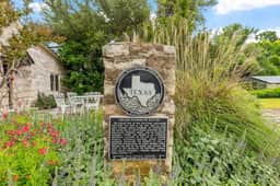 Fred Haus - Historic home with Hot Tub & Fire Pit - Image 2