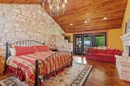 Fred Haus - Historic home with Hot Tub & Fire Pit - Image 5