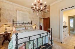 Fred Haus - Historic home with Hot Tub & Fire Pit - Image 3