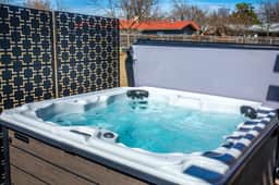 Sunrise Haus - Hot Tub & Fire Pit - Image 3