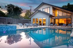 Kingsland Cove - Sleeps 20, Pool & Lake LBJ Dock - Image 3