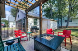 Peach Street Retreat - Fire Pit and Close to Main St - Image 2