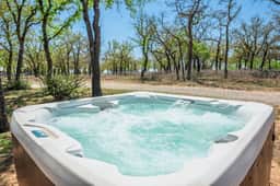 The Vineyards: Cabin 3 - Private Hot Tub & Shared Pool - Image 4